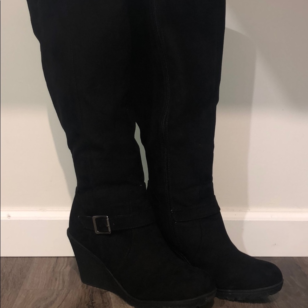 Black wedge boots